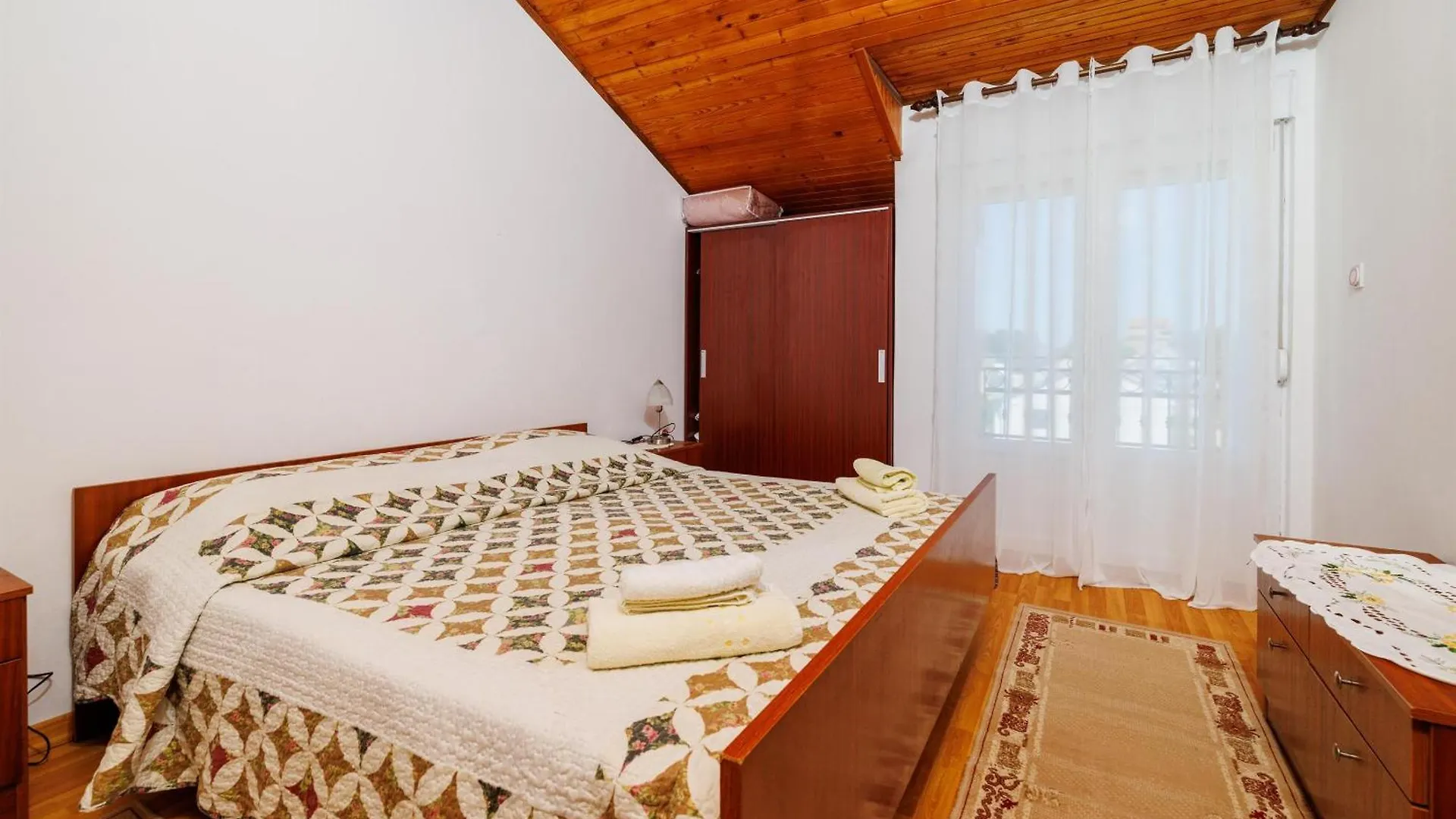 Apartments Nikolina J Supetarska Draga Croatia