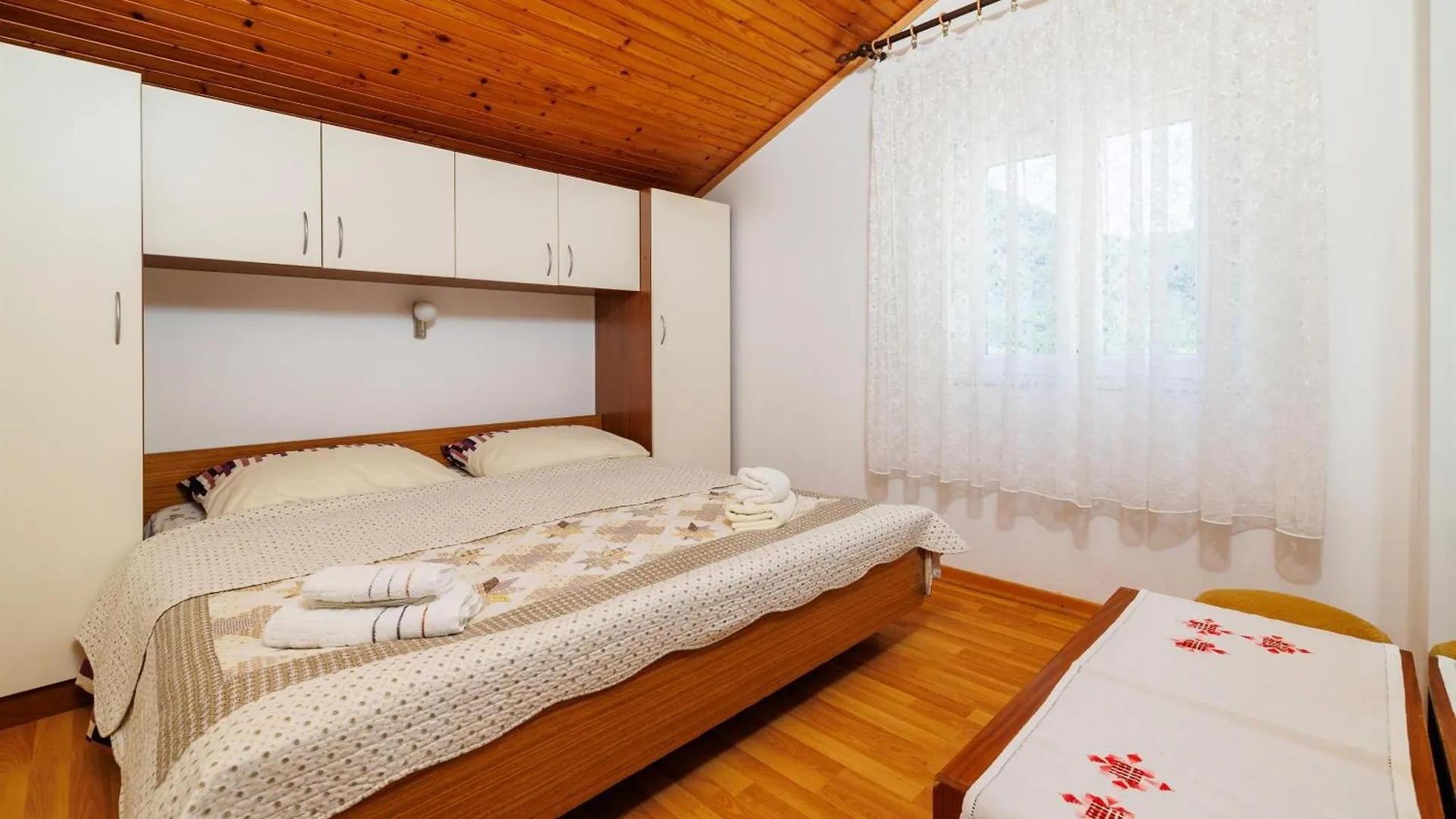 Apartments Nikolina J Supetarska Draga 0*,  Croatia
