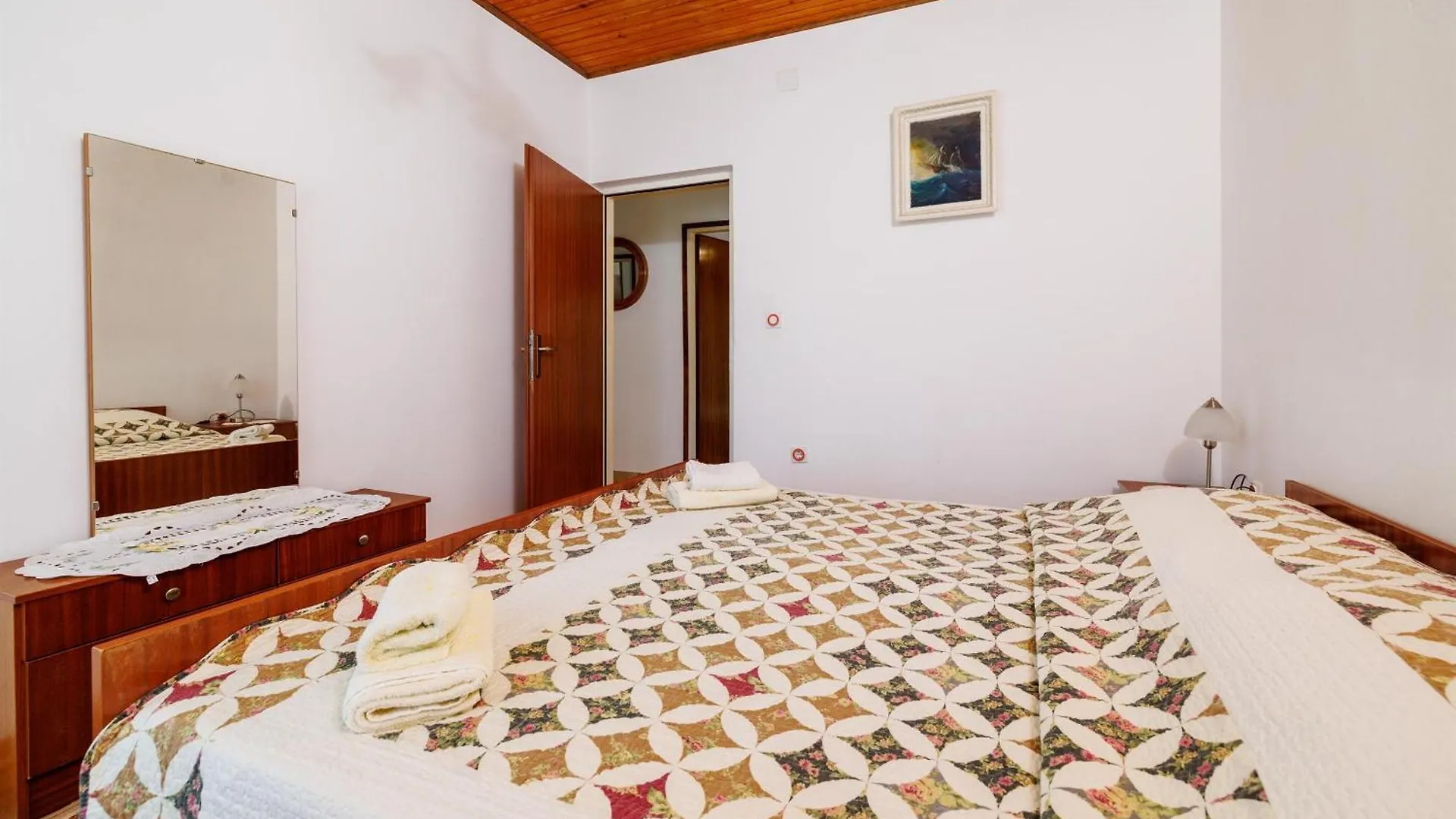 Apartments Nikolina J Supetarska Draga Croatia